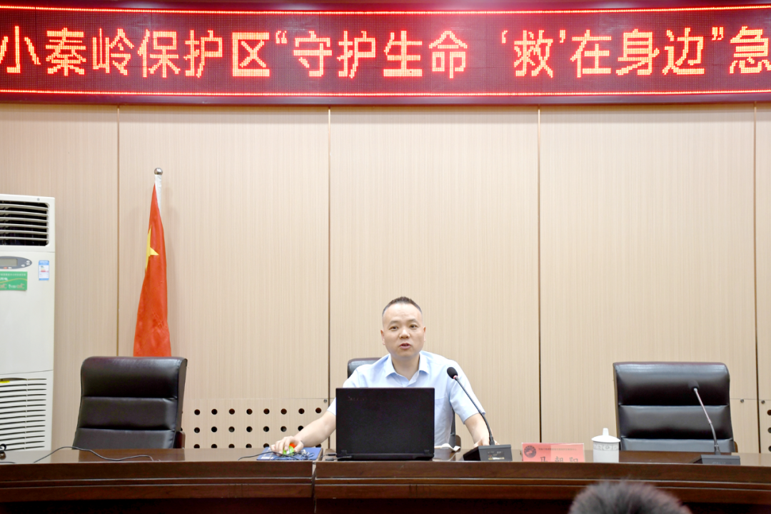 三門峽市靈寶市第一人民醫(yī)院急救醫(yī)護(hù)團(tuán)隊(duì)走進(jìn)小秦嶺保護(hù)區(qū)事務(wù)中心開展急救知識(shí)培訓(xùn)