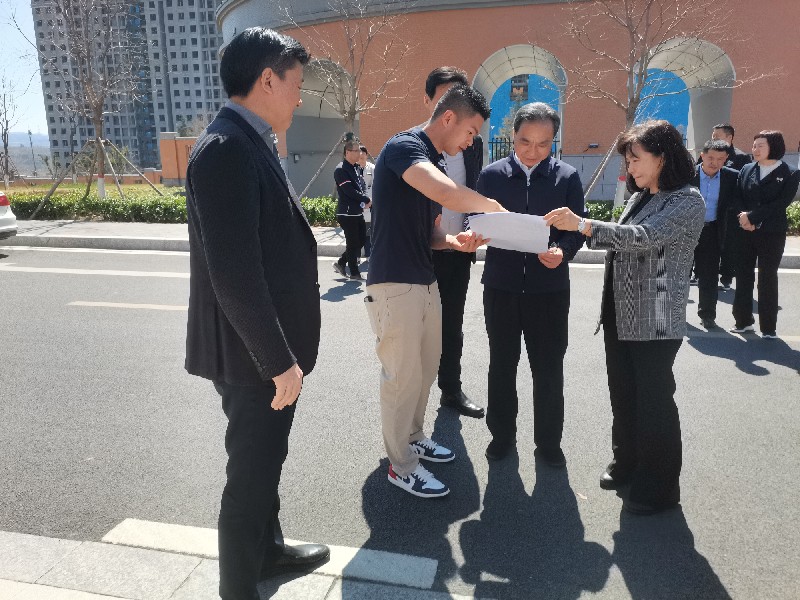 商学院调研.jpg