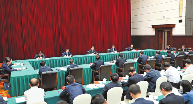 习近平在郑州主持召开座谈会并发表重要讲话.jpg